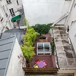 Charming And Colorful Apartment In Batignolles