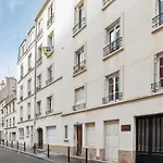 Charming And Colorful Apartment In Batignolles