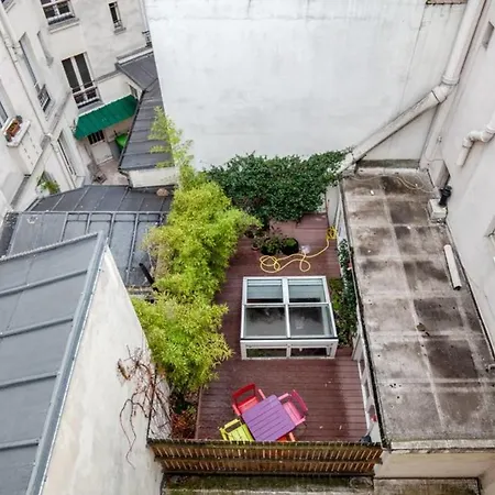 Charming And Colorful In Batignolles *
