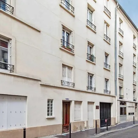 Charming And Colorful In Batignolles