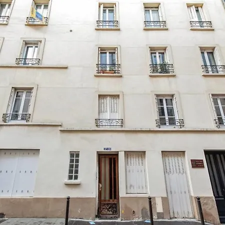 Charming And Colorful In Batignolles Paris