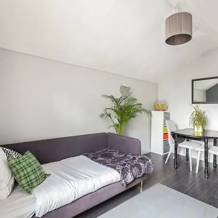 Charming And Colorful In Batignolles